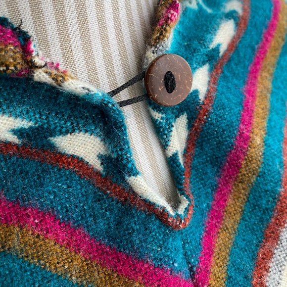 Knit alpaca wool poncho from Ecuador - Picture 4 of 6